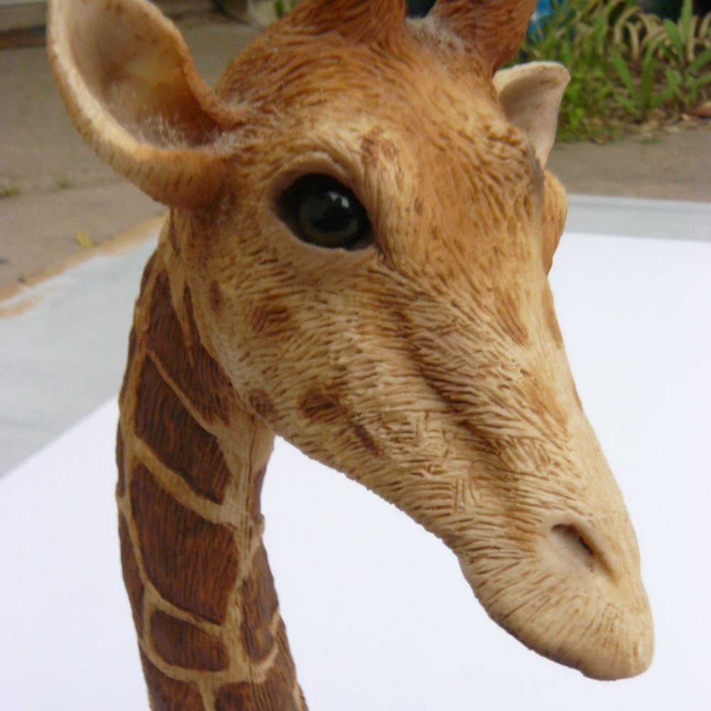 SANDICAST Hand Cast and Painted Giraffe Statue